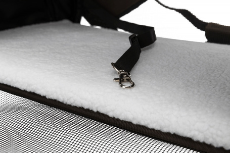 Trixie Joe jól szellőző barna kutyaszállító táska