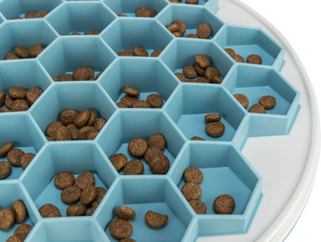 Trixie méhsejtes elrendezésű evéslassító tál kutyáknak