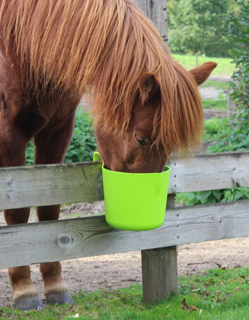 OK Plast mini hordozható és akasztható etető vödör