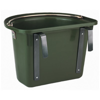 Kerbl lapos hátú etető/itató istálló vödör fém hordfogantyúval és a hátán fém akasztóval #4