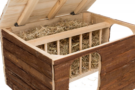 Trixie Hilke házikó beépített széna tartóval