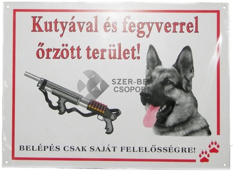 Figyelmeztető műanyag tábla kutyával őrzött területre | Német juhászkutyát és fegyvert ábrázoló képpel 26 x 19 cm
