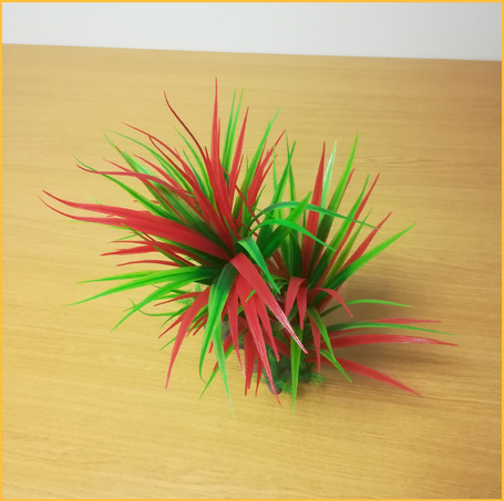 Hosszú piros és zöld levelű akváriumi palás műnövény (9921)