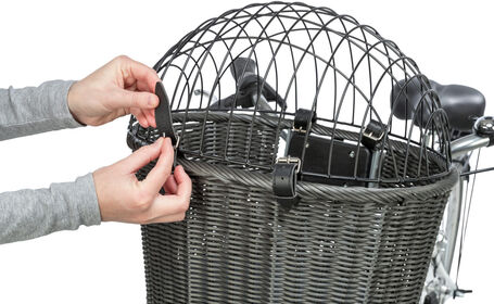 Trixie szürke fonott, biciklire szerelhető szállítókosár kisállatoknak