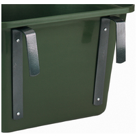 Kerbl lapos hátú etető/itató istálló vödör fém hordfogantyúval és a hátán fém akasztóval #5