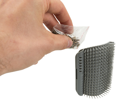 Trixie Corner Massage Bursh For Cats - Falraszerelhető masszírozó kefe macskák részére