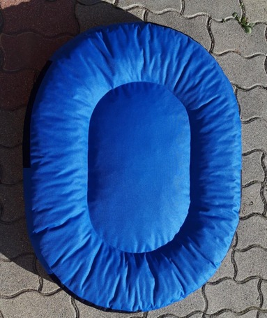 Vízhatlan ovális kutyafekhely cserélhető huzattal