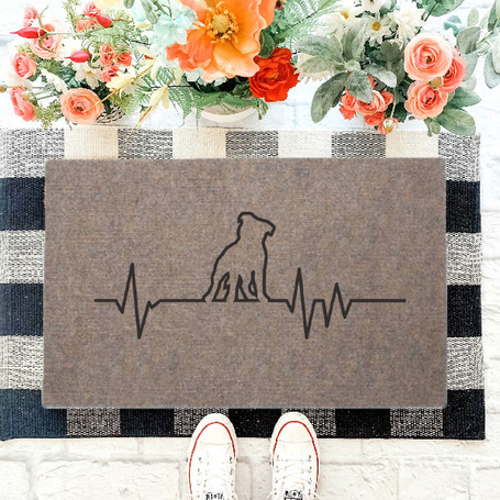 Kutyás lábtörlők barna háttérrel